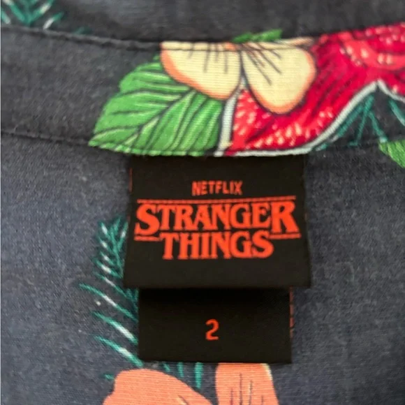 Netflix Stranger Things Tropical Floral Hawaiian Camp Shirt Button Up Size 2 - Picture 5 of 8